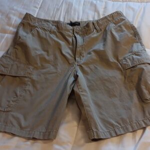 Banana Republic cargo shorts 38